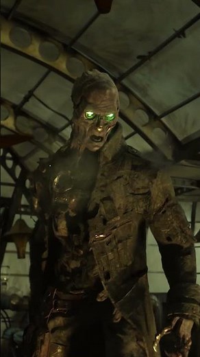 Stalker Shrike Closes In 🧟‍♂️ #MortalEngines #Shorts