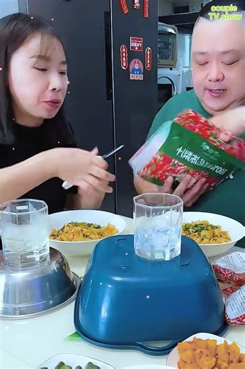 😍💕 The Cutest Battle of Bites — Husband vs Wife! ❤️🤣 | Couple TV Show