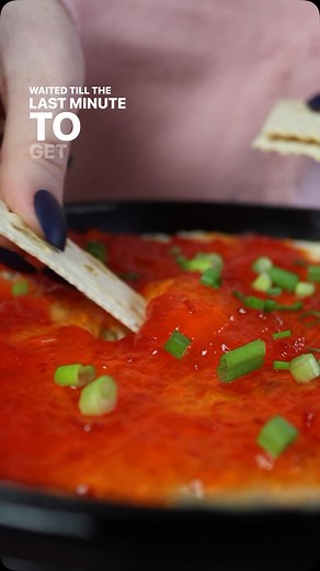 This easy dip can be made last minute! 😋 Comment “link” or “recipe” for full printable recipe Facebook click here: https://www.homemadefoodjunkie.com/spicy-baked-pepper-jelly-cheese-dip/ ✨INGREDIENTS ✨ * 16 oz softened cream cheese * 1/2 cup shredded sharp cheddar cheese * 1/2 cup extra sharp white cheddar cheese * 1/4 cup chopped green onions (plus extra for garnish) * 1 tsp onion powder * 1 tsp garlic powder * 1/2 tsp cracked black pepper * 8.5 oz pepper jelly #easyappetizers #easydips #peppe