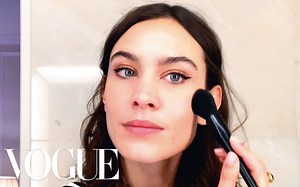 VOGUE | Alexa Chung分享猫眼妆容秘诀