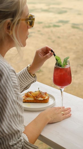 Na Žnjanu sve ima neki bolji okus. 😋 Pogotovo kad si u Palmi. 🌴 - Everything tastes better on Žnjan. 😋 Especially when you’re at Palma. 🌴 | Palma Beach Club