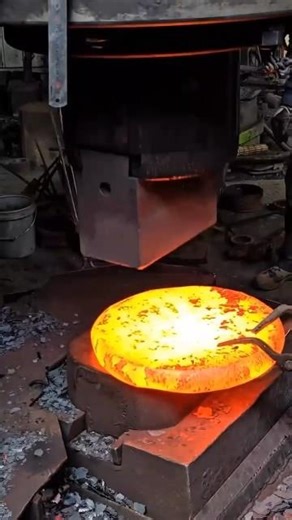 How Red-Hot Steel Creates a Dangerous Black Layer 😳🔥 #iron #ironfoundry
