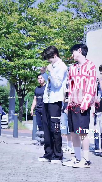 Captivating Performance by Jisung from NCT, Mark Jisung Duo