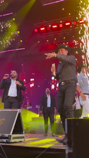 Qué bonito es verlos cantando nuestras canciones ♥️♥️ #Los2delaS #EsQueMeGustas | Los 2 de la S