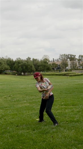 First throws with my 2025 @infinitediscs signature I-blend Emperor!! Loving the flight on these The first throw is with the 162g. Definitely one I have to put on hyzer to get a full flight. The second and third throws are with the 168g that absolutely bombsssssss. Slight hyzer and they get a nice turn and fade max distance. The final throw was with the 175g Emperor. More stability and not as much turn as the others but still has insane glide. Thanks to anyone who has picked one up. Tag me in any