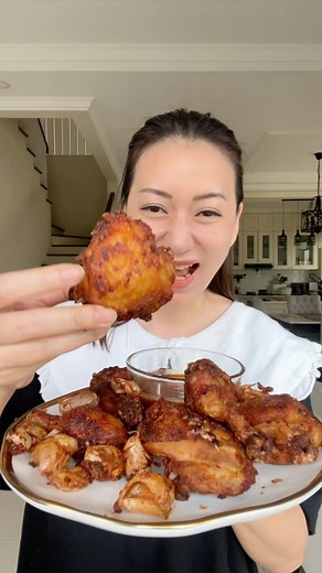 Christina | . WAJIB COBA AYAM BAWANG PUTIH! UENAKK POLL!! Krenyesnya itu lhooo.. Muantep 👍🏻👍🏻 Bahannya simple tapi rasanya bener-bener sedepp... | Instagram