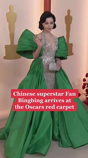 Actress Fan Bingbing looks gorgeous in her shimmering gold and green Tony Ward gown on the Oscars red carpet! 🤩 This is one for her first appearances after a 6-year hiatus. Stream the 2023 Oscars on @ctv ! #EtalkRedCarpet #FanBingbing #Oscars2023 #Oscars