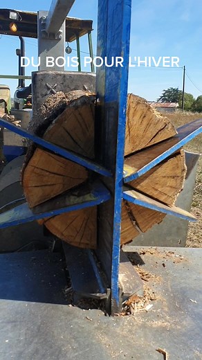 Fendre le bois pour se chauffer l'hiver !