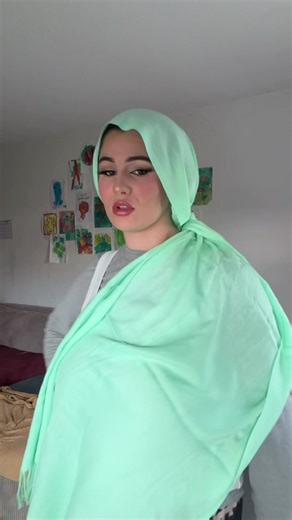 Mon Bitmoji en background : idée transition hijabi fashion