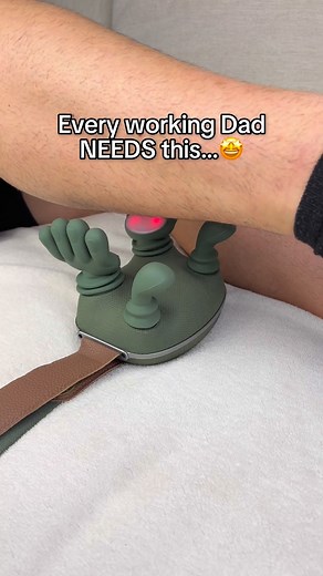 It’s like having my own personal masseur at home!🤩 #massager #backpain #relax #massagemachine #neckmassager I love using this electric massage after work — it really helps me relax my back and shoulders, feels like a real massage at home | Thera Palm