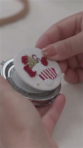 DIY : How To Embroidery Mini Handmade Compact Mirror - Christmas Stocking & Red Berry Design