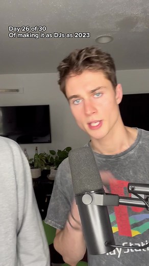 “1 shot, 1 chance, 1 move, 1 dance” 🤓 #musicproduction