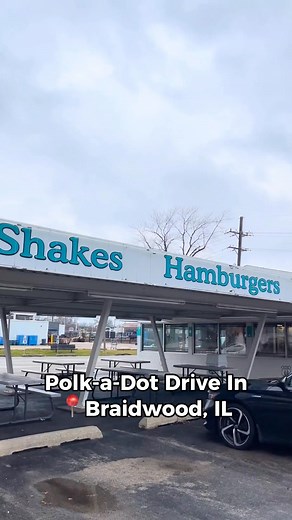 Retro Fun Awaits in Braidwood, IL! Step back to the 1950s at the Polk-A-Dot Drive-In — a classic Route 66 stop where you can enjoy juicy burgers, creamy shakes, and photo ops with Elvis, Betty Boop, and the Blues Brothers! 📸 Then, keep the adventure going with a visit to the Braidwood Zoo — a nostalgic, family-friendly stop where you can say hi to the animals, snap a few fun pics, and make memories! 📍 Polk-A-Dot Drive-In – 222 N. Front St., Braidwood 📍 Braidwood Zoo – Braidwood, IL www.visitw
