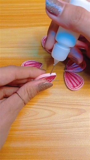 The comb technique brings each petal to life with symmetry and charm. Perfect for your next quilled flower project! #DIYPaperFlowers #HandmadeArt #QuillingArt #CreativeCrafts #PaperCrafts | Quilling Art by Glaiza
