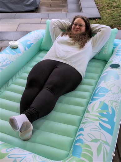 @Sloosh Tanning Pool: My backyard just got a major upgrade. If you’re over the heat and the crowds, this inflatable tanning tub is the ultimate summer hack for your backyard. The vinyl is thick, the setup is fast, and the vibes are 10/10. Grab yours before the heatwave hits! 🥂 #BackyardOasis #TanningHack #SlooshPool #TikTokShopFinds #SummerEssentials