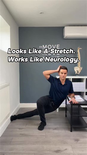 Banana Lean Meets Neck Isometric 🍌🧠 Strength at length. Control under load. This is an expanded version of our classic Banana Lean. It looks simple, but clinically it hits layers that most people never train. This is not about stretching further. It’s about teaching the nervous system how to tolerate load, length and control at the same time. P.S. This is an advanced pattern and should always be progressed gradually and always alongside your managing practitioner. 1️⃣ The Setup Place a stable 