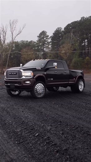 5thgen Ram Trucks™️ on Instagram: "@jaysfinelinerigs with the Dodge Ram 3500 on a set of 26” JTX Forged EMPIRE wheels from our Dually Series 😎 #JTXForged #JTX #OnJTX #TeamJTX"