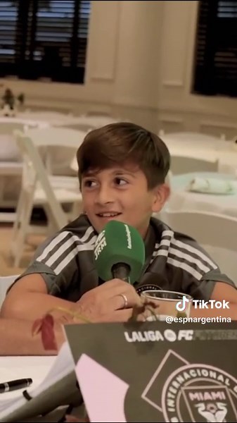 ¿CON CUÁL SE QUEDA? 😅🔥 Thiago #Messi reconoció que no tiene la zurda de #Lionel 📽: @Fundación JRM #TikTokDeportes #messi #lionelmessi #lionelmessi #entrevista
