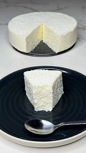Impresionante tarta de coco. Sin harina ni horno, muy fácil de hacer, con pocos ingredientes y es una auténtica delicia. La receta paso a paso y con todos los detalles está disponible en mi canal de YouTube tazi_oficial el enlace está en mi perfil suscríbete si aún no lo has hecho para que no te pierdas ninguna receta nueva. • • • #postres #dulces #recetas #tartas #coco | Mostafa Tazi