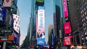 ‪Sooo cool 😩😊 Muchas gracias Spotify! #DOLLAR with the bro Myke Towers posted up in the middle of Times Square!!! ¡Estoy muy agradecida! 🙏🏽🔥💸 https://smarturl.it/BGDollar/spotify‬ | Becky G