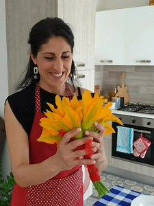 Fiori di zucca fritti in pastella 😍 Ripieni e croccanti, una vera bontà | DovealSud