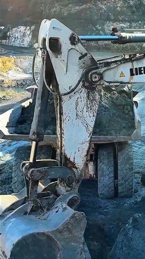 Liebherr 984 FULL POWER Loading Overburden Into Dumpers! 🔥 #heavyequipment #earthmoving