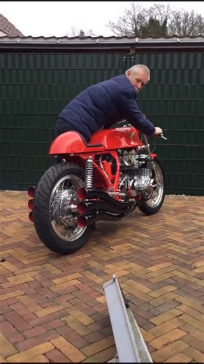 CROIG ™ on Instagram: "A Benelli SEI 900 cafe racer singin’ sweet songs of melodies pure and true 🎶 Video by @classicmoto389. #caferacer #benelli #vintagemotorcycles"