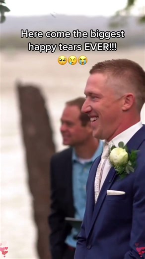 First look - the first time he sees her in the wedding dress ❤❤🥰#wedding #fristlook #groom