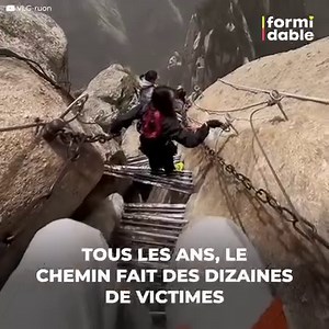 Il fait des dizaines de victimes chaque année. Mais beaucoup de gens continuent à à essayer de l'emprunter Le mont Hua en Chine, est accessible par un sentier infernal. Et au sommet, se cache un secret centenaire. Abonne-toi pour voir plus de vidéos http://bit.ly/yt-positif | Formidable