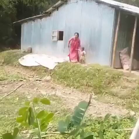 太可怜了🥺😭这就是加拿大今后的样子💦大家去读读加拿大自由党刚通过的法律吧！如果你用基督教观点去发表言论，可能会被判重罪！👇⬇️在孟加拉国，一名基督教妇女持剑与数百名激进穆斯林暴徒对峙，以保护自己的家园和儿子，当时暴徒们正向她投掷石块。纵然有非凡的勇气，也避免不了被邪恶吞噬😖😱