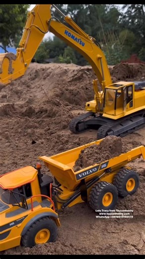 95K views · 1.6K reactions | Digging on site with the 1/14 scale PC360 hydraulic excavator and an articulated dump truck 直 The perfect combo for serious earthmoving action! #Lulu #Toucanhobby #RCChick #RCexcavator #RChydraulic #RCconstruction #RCdumptruck #RCmodel #LESU | Toucanhobby RC Model | Facebook