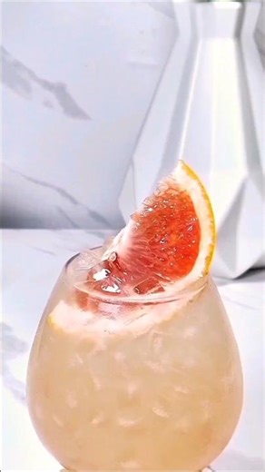 Crisp Grapefruit & Ginger ASMR. Pure refreshment in every pour. 🍊✨ #asmr #mixology #drinks