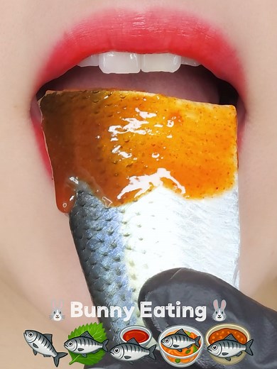 은빛 전어 먹방: 여름의 맛을 즐기다