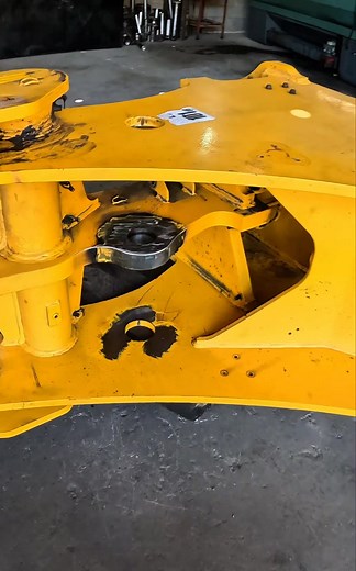 189K views · 2.1K reactions | Repaired some worn holes on a wheeled loader chassis!! #welding #lineboring #work #machinery #metalwork #heavyequipment #heavymachinery #repair #farmyard #workshop #Sa | Farmyard Engineering videos | Facebook