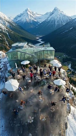 Spectacular mountain restaurant collapses dramatically into abyss
