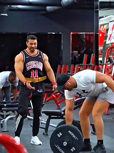 Hilarious Gym Prank with Cleaner Reaction