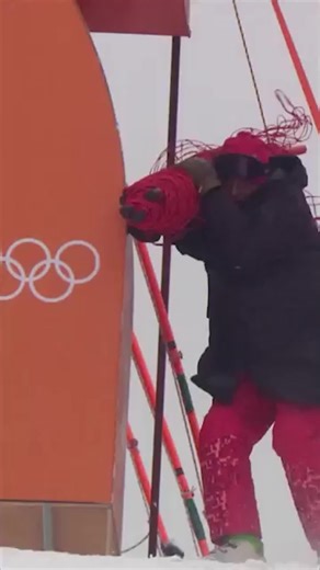 He didn't come to transmit. He came to CONQUER. 10/10 on the landing. No notes. The Motorola-800 is the GOAT. 🐐 Give this walkie-talkie the Gold Medal and a Gatorade sponsorship immediately. 🥇⛷️ #WinterOlympics #fyp #Fails #WalkieTalkieGOAT #Aura
