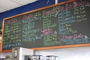 New Coffee Bar Features Organic Coffee and Fruit Smoothies