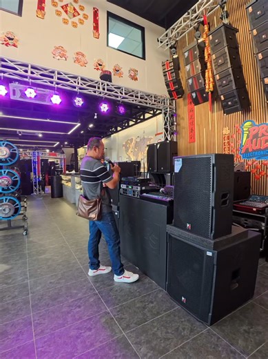 Terima kasih kepada Ainol & Redzuan dari Kuala Selangor yang sudi datang berkunjung ke kedai kami hari ini! 🙌 Walaupun datang dari jauh, kepercayaan anda kepada kami amat kami hargai. Mereka telah memilih satu set lengkap sistem bunyi daripada kami untuk kegunaan mereka. 🔊 Di Pro Audio Electronic Sdn Bhd, kami sentiasa memastikan setiap pelanggan mendapat penerangan yang jelas, setup yang betul, dan produk yang benar-benar sesuai dengan keperluan mereka sebelum membawa pulang sistem mereka. Te