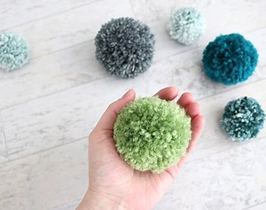 My Secret to Making Fluffy Pom Poms Every Time (with Any Kind of Yarn)