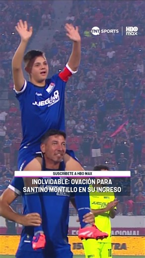 👏👏👏 UN MOMENTO PARA RECORDAR POR SIEMPRE Santino Montillo ingresó a la cancha en la despedida de su padre Walter, bajo una OVACIÓN del Estadio Nacional. Disfruta lo mejor del fútbol chileno. Suscríbete a #TNTSportsenHBOMax 📲💻 Link en la BIO 📍