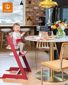 Grâce à son réglage unique en hauteur et en profondeur, la Tripp Trapp® est tellement confortable qu'elle sera toujours le meilleur siège de la maison. #TrippTrapp Conception: Peter Opsvik | Stokke