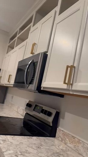 $150 • ✨ Kitchen Cabinets – Modern Factory Finish Look Example of a...