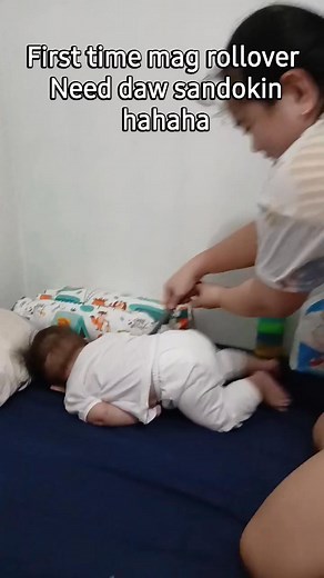 Kailangan sandokin daw pag first time para maging independent daw hahaha #firsttimemom #rolloverbaby #baby #milestone #dumapa #firstimedumapa | Moody Fritz