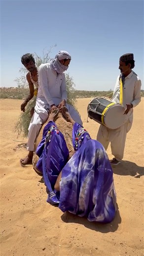 مشهد مؤثر بين الجمل وأصحابه في الصحرا Welcome to Desert Wild Chronicles 🐪🏜️ This channel shares original short videos of beautiful camel 🐪, desert life 🏜️, and natural animal moments 🌿🐾. This video is created for educational, documentary, and entertainment purposes. Our content shows real desert life 🏜️, including the lifestyle of desert communities 🏕️ and the daily care of camels 🐪 and other desert animals 🐾. Camels are traditional desert animals that have lived alongside humans in de