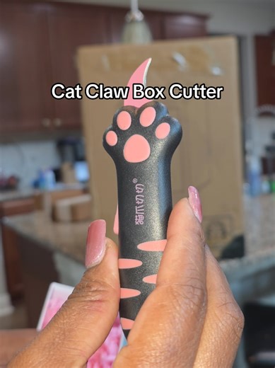 This cute cat claw box cutter is one of those unique practical gifts that people actually use. A retractable utility knife that works perfectly for opening packages, crafting, journaling, and everyday desk tasks while doubling as a fun cute desk gadget. #officesupplies #deskaccessories #desksetup #practicalgifts #boxcutter