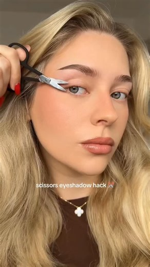 7celebo – A Beauty Salon on Instagram: "scissors eyeshadow hack ✂️ makes doing eyeshadow so quick! products: @makeupbymario ethereal eyes palette: nature @maybelline sky high mascara in brown inspo: @ayahmizan 💘 #makeup #eyeshadow #makeuphacks #beauty #beginnermakeup makeupinspo eyeshadowtutorial"