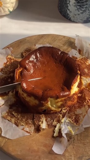 Rich, creamy, perfectly burnt Basque cheesecake with the most unforgettable flavor 🤎🔥 Comment “cheesecake” and I’ll DM you the recipe #burntcheesecake #cheesecake #easybaking #easyrecipe