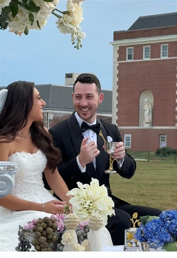 In a traditional persian wedding ceremony, the bride and groom share honey with one another to signify a sweet and loving future 🤍 I grew up dreaming about this moment 🥹