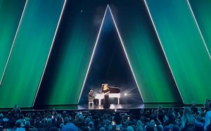 【阿黛尔】Easy On Me（音乐现场）